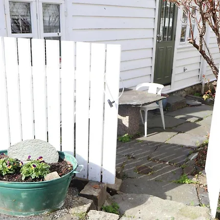 Holiday home Dinbnb Homes L Charming 2-bedroom By The Sea Cozy Bergen