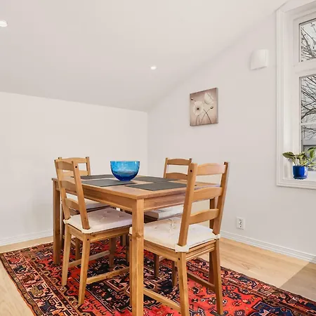 Dinbnb Homes L Charming 2-bedroom By The Sea Cozy Vakantiehuis Bergen