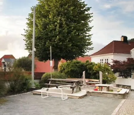 Vakantiehuis Dinbnb Homes L Charming 2-bedroom By The Sea Cozy Bergen