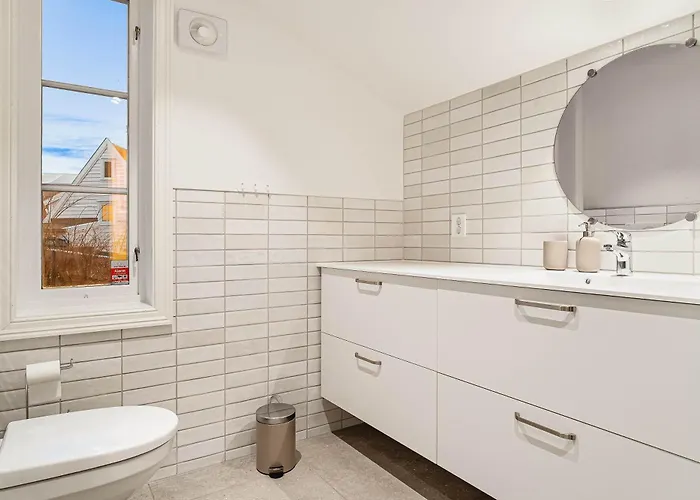 Dinbnb Homes L Charming 2-bedroom By The Sea Cozy