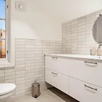 Dinbnb Homes L Charming 2-bedroom By The Sea Cozy